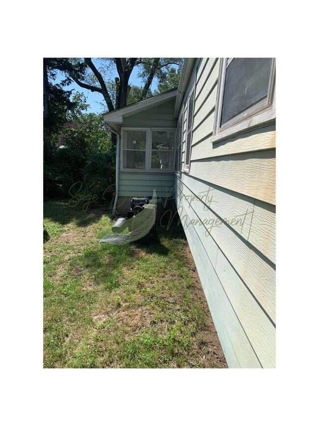Building Photo - 1 FREE MONTH OF RENT!!!