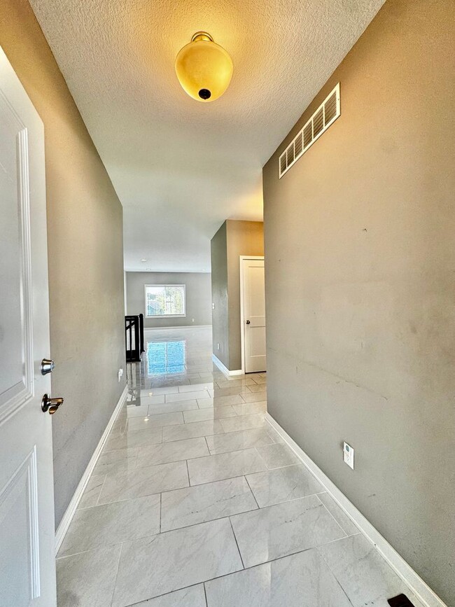 Building Photo - For Rent Beautiful 4 bedroom 3 bathroom 3 attached car garage!