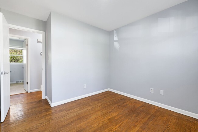 Building Photo - 3-Bedroom West Asheville Ranch with Bonus ...