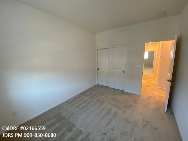 Building Photo - Fontana 3 Bedroom Home