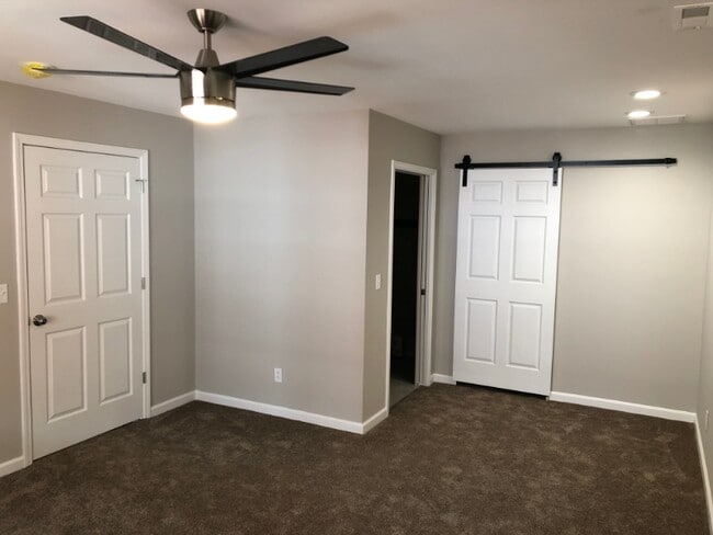 Building Photo - 1355 Charleston Ave