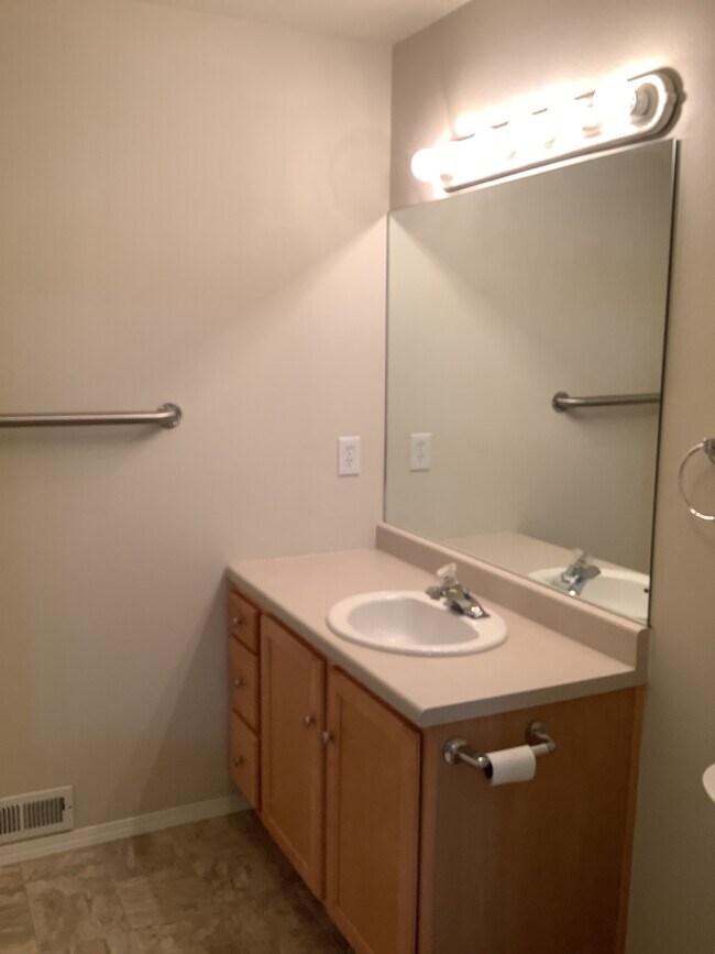 Building Photo - 5100 Village View Way