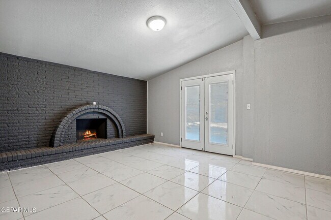 Building Photo - 4212 Roxbury Dr