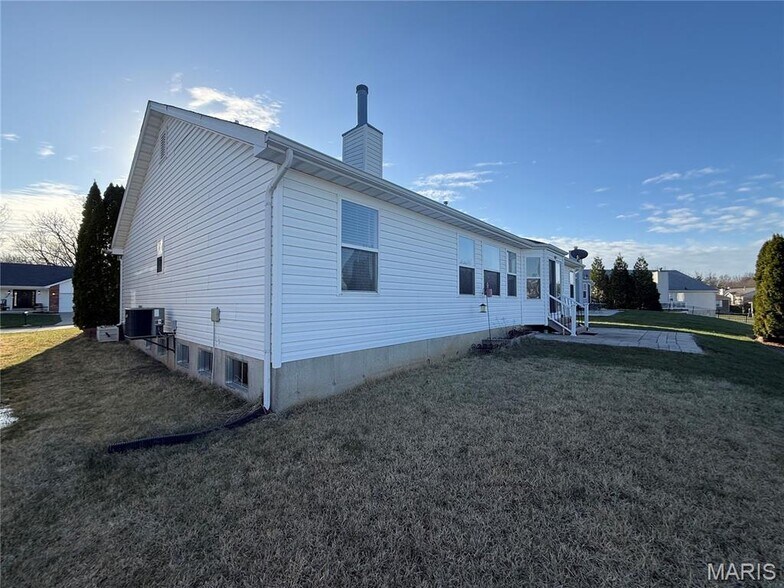 Building Photo - 733 Pecan Hill Dr