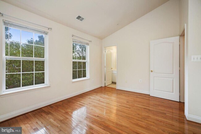 Building Photo - 207 Garden View Way