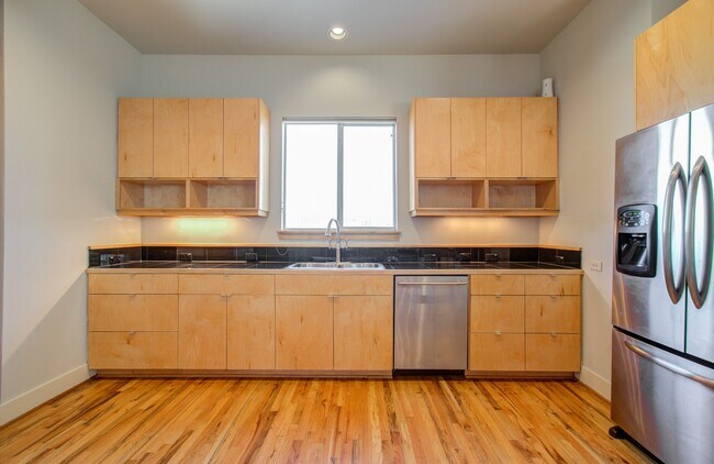 Building Photo - 318 McAlpine St