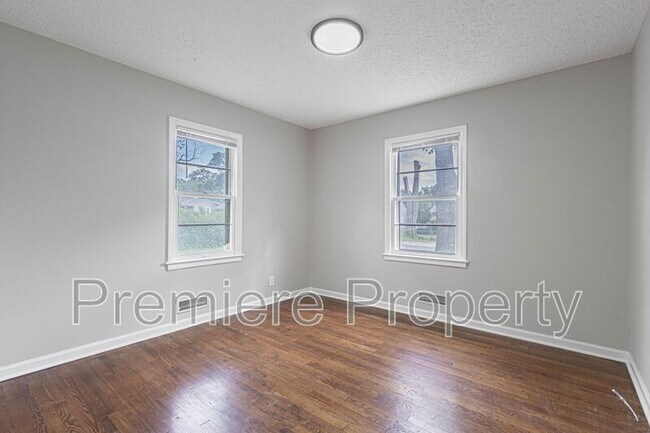 Building Photo - 5504 E 101st St