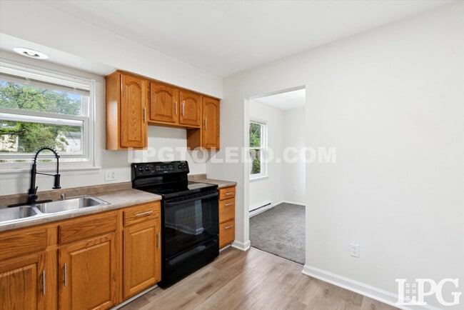 Building Photo - 4336 Deerwood Ln