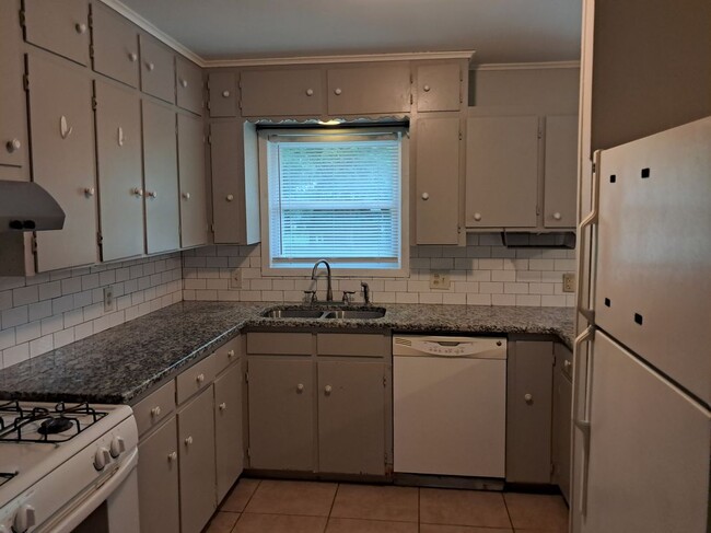 Building Photo - 1306 Leacrest Dr
