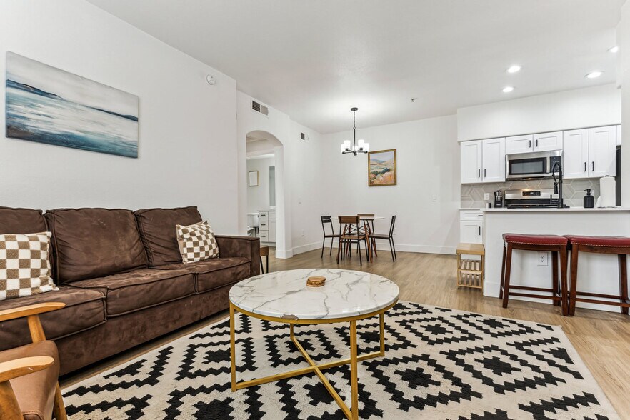 Primary Photo - 9450 W Cabela Dr