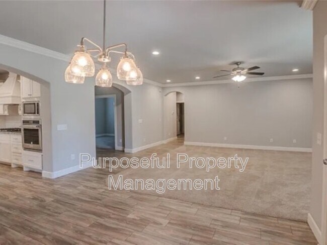 Building Photo - 12037 Ashford Dr
