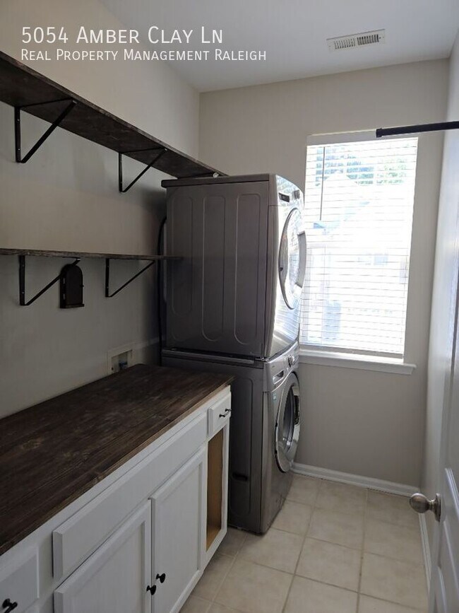 Building Photo - 5054 Amber Clay Ln