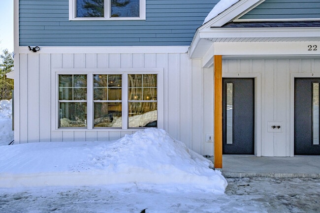 Building Photo - Highland Duplex