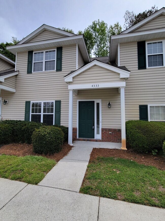 Building Photo - HEATHFIELD HALL- 3BD/2BA Townhome