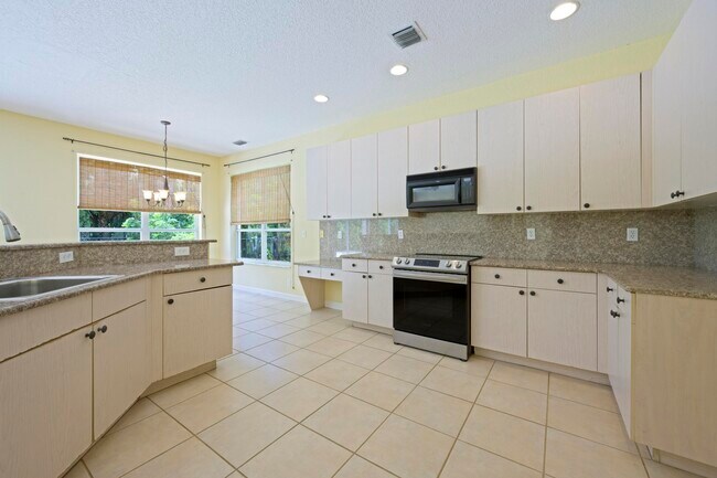 Building Photo - 248 Bluejay Ln