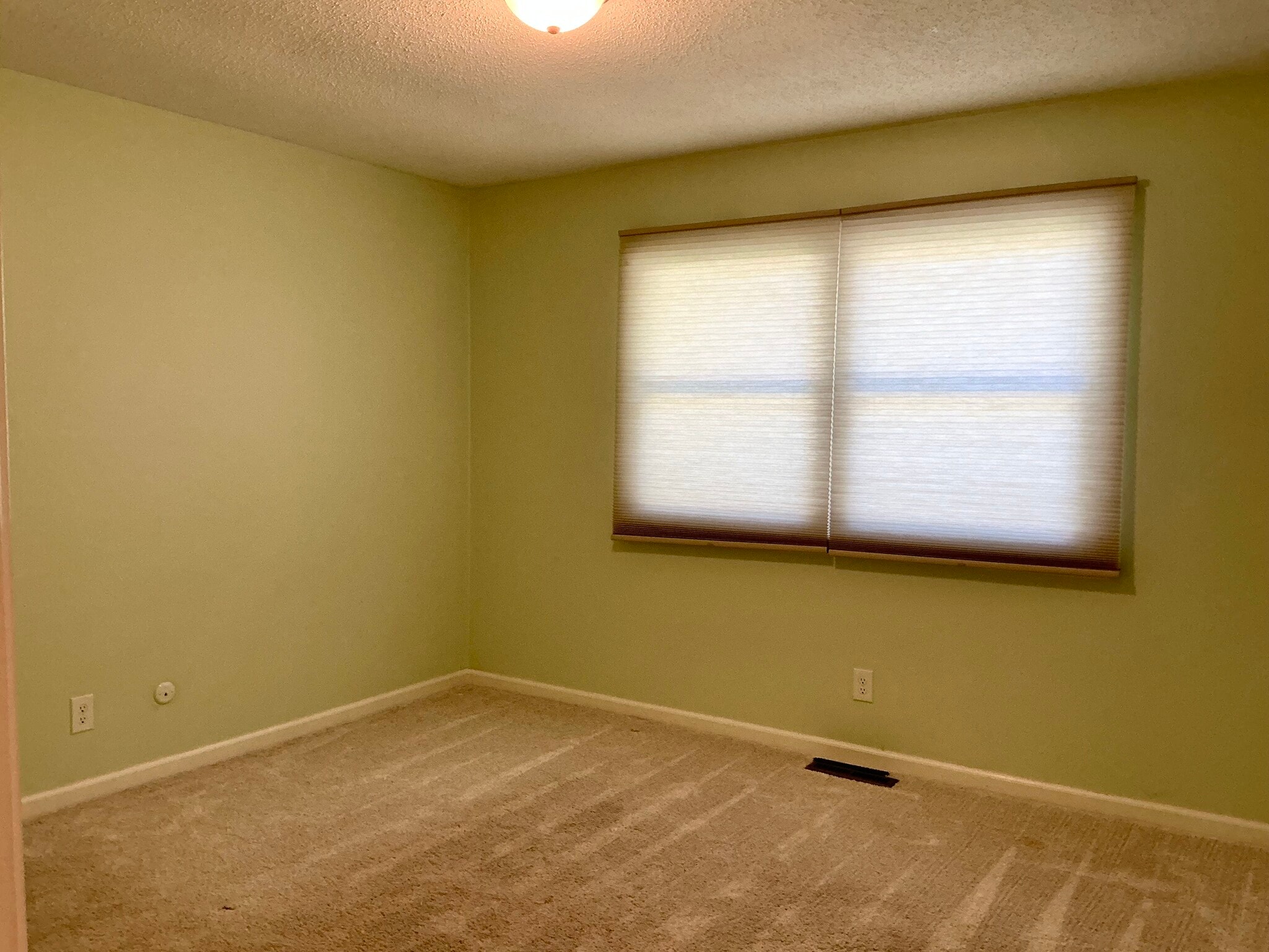 Building Photo - 2209 Grange Cir