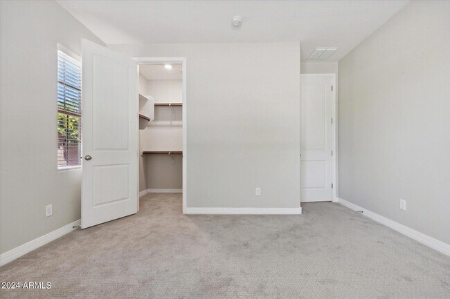 Building Photo - 10630 W Pinchot Ave