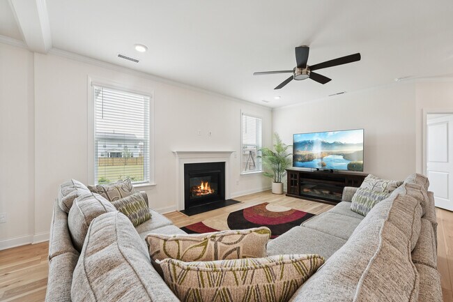 Building Photo - 200 Cloud Berry Ln