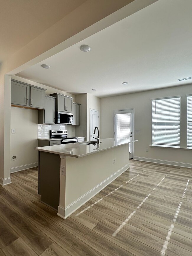 Building Photo - Spacious End Unit Townhome *New Constructi...