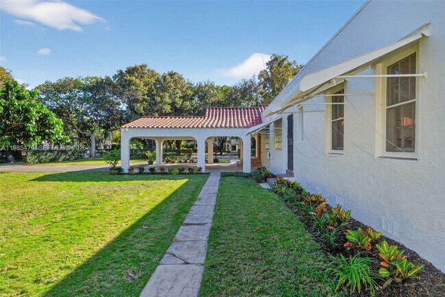 Building Photo - 1305 Alhambra Cir