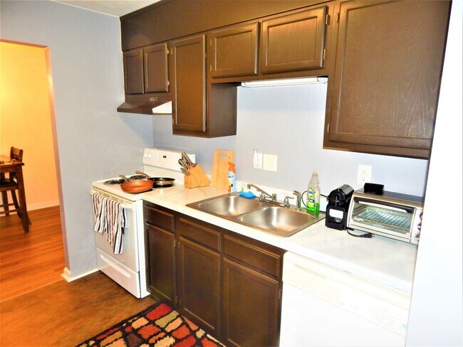 Building Photo - 305 Chowning Pl