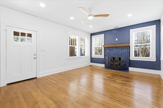 Building Photo - Move-In Ready 3BR/1.5BA Home with Private Backyard