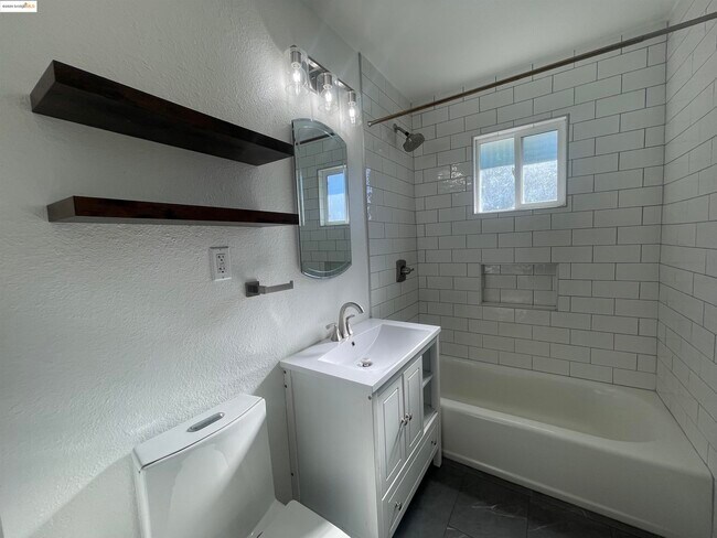 Building Photo - 1248 Hale Dr