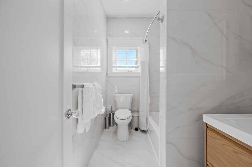 Building Photo - 30 E Main St