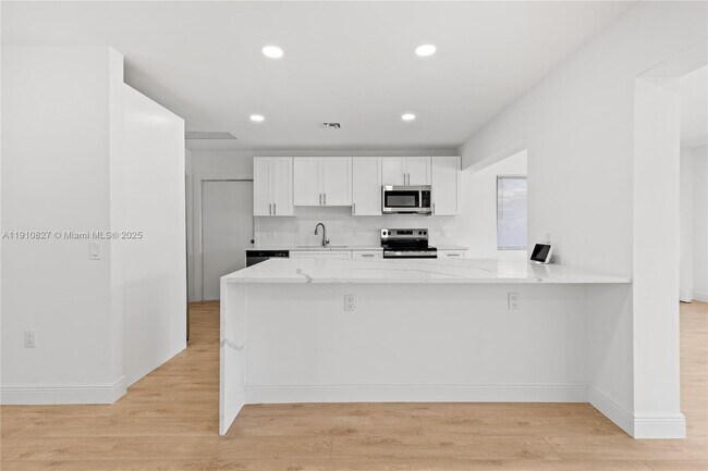 Building Photo - 317 N 31st Ave