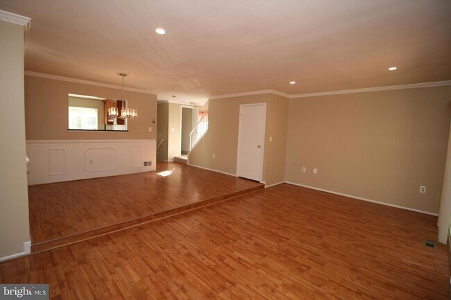 Building Photo - 512 Suffield Dr