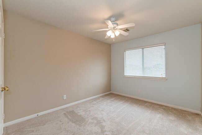 Building Photo - 13607 Auburn Oaks