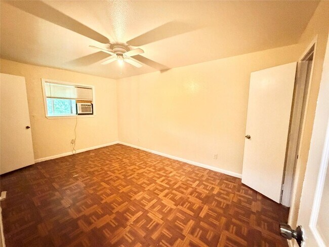 Building Photo - 6257 Manor Rd