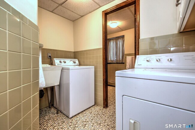 Building Photo - 4565 Madison Ave