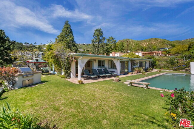 Building Photo - 1336 Bienveneda Ave