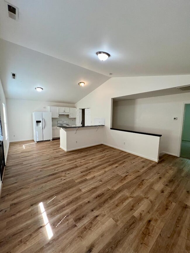 Building Photo - 209 Turner St