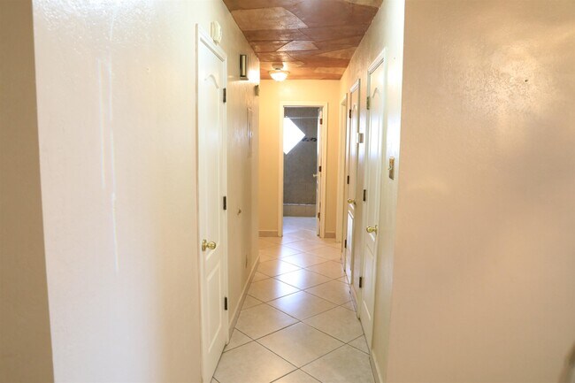 Building Photo - 2901 Mier St