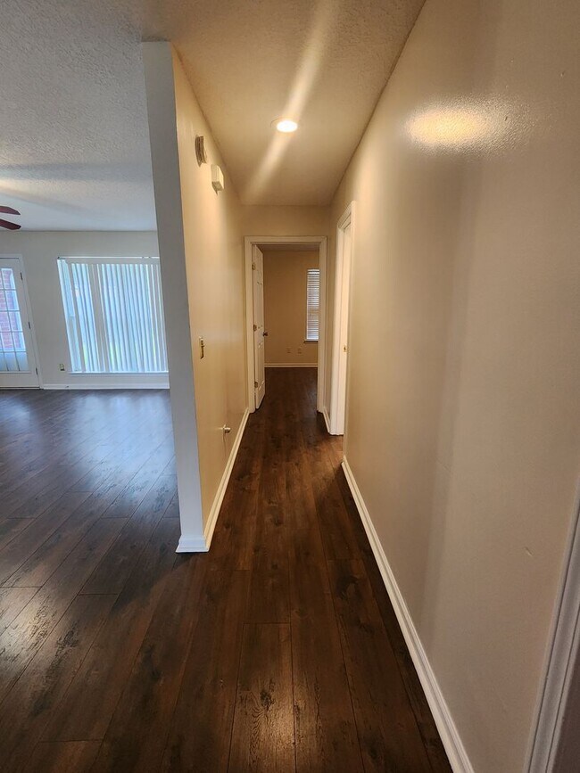 Building Photo - 24 Idus Ln