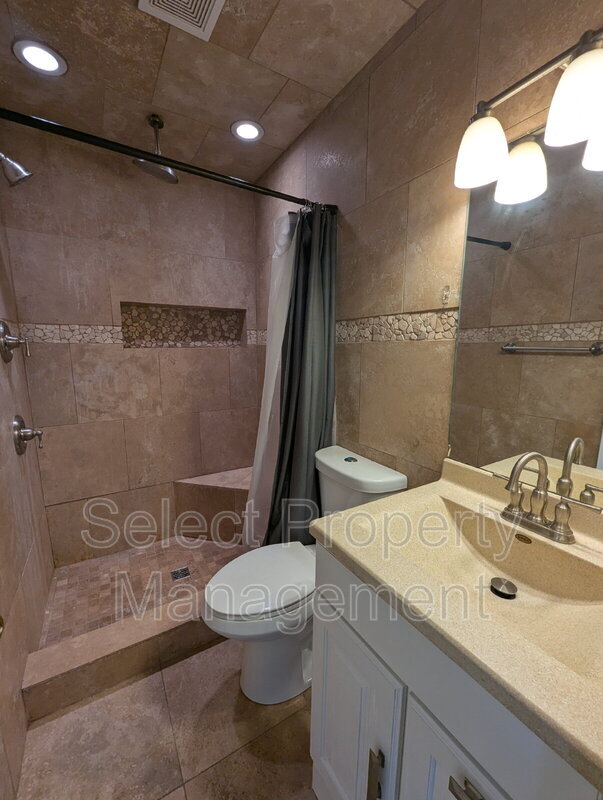 Building Photo - 7812 Brookfield Dr