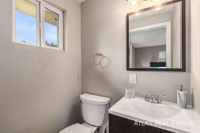 Building Photo - 7472 Beach Ct