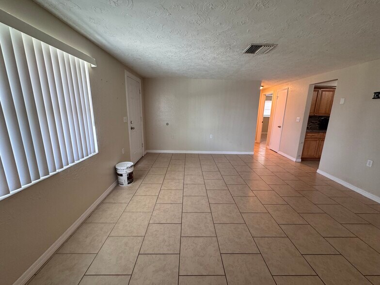 Building Photo - 1620 Marengo Dr