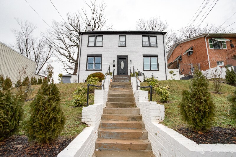 Building Photo - 335 Division Ave NE