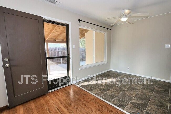 Building Photo - 10624 Chardonay Dr