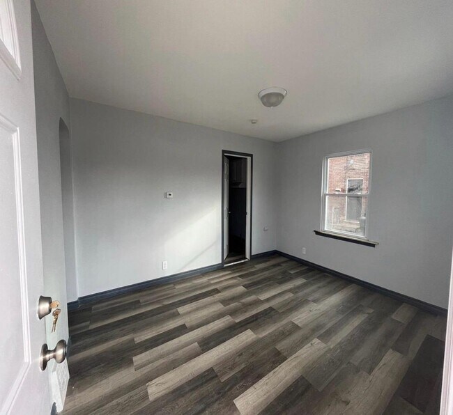 Building Photo - Cute 2 bedroom located on Detroit's East side.