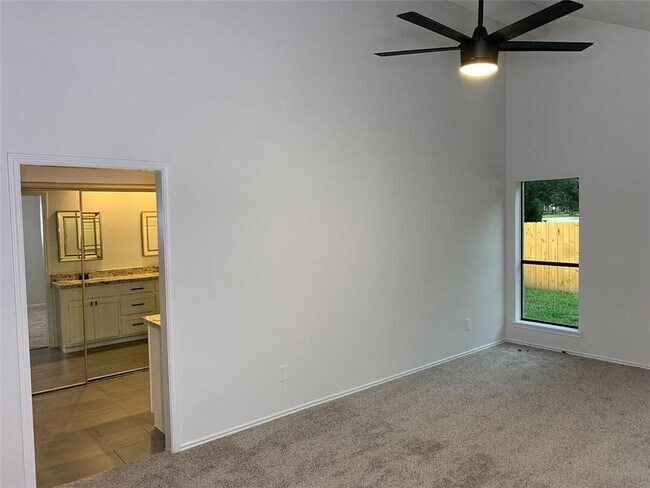 Building Photo - 610 Woodlake Cir
