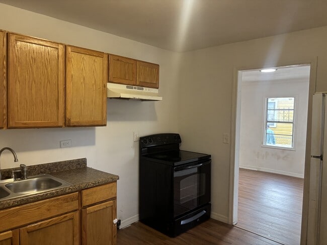 Building Photo - 1764 E 26th St