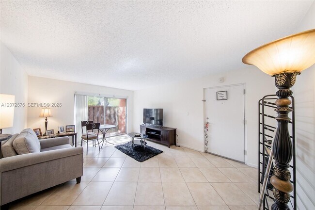 Building Photo - 10826 N Kendall Dr
