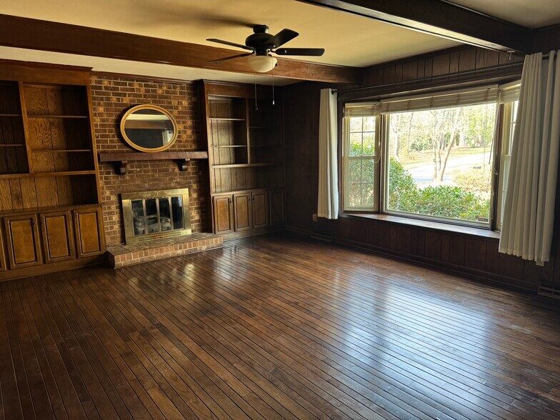 Den - 5109 Forest Oaks Dr