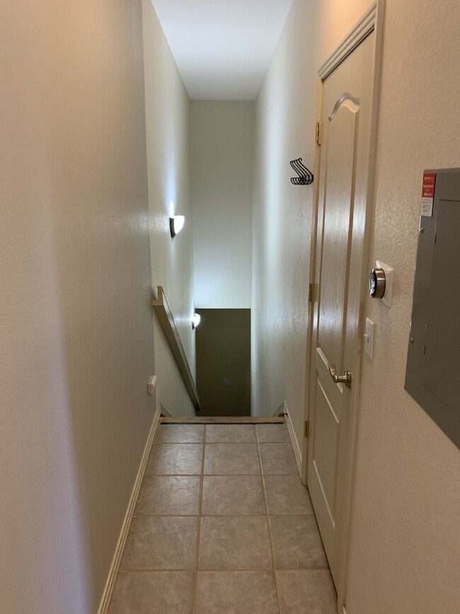 Building Photo - Beautiful Condo For Rent