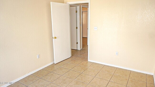 Building Photo - 3559 Oasis Dr