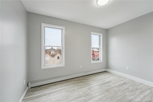 Building Photo - 58 Bond St